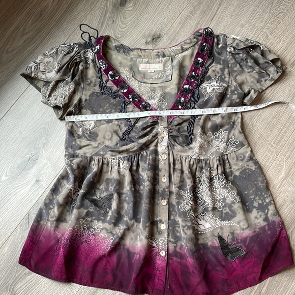 Beautifully Unique Blouse with Butterflies, tassels and some velvet. - Picture 6 of 8